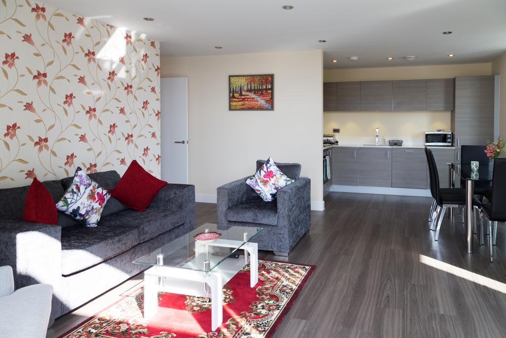 Contemporary & Homely Penthouse, 2 Mins Walk From Cambridge Station, Lift Access, Secured Gated On-Site Parking, Self Check-In, Super Fast Wifi, Terrace & Sleeps 6 Екстер'єр фото