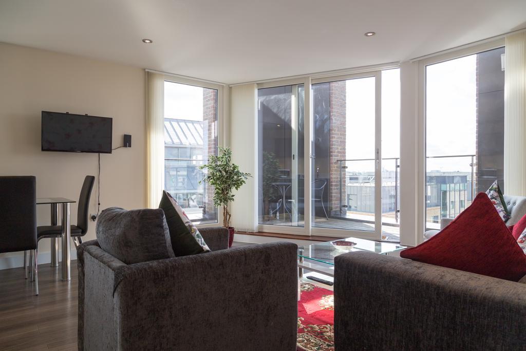 Contemporary & Homely Penthouse, 2 Mins Walk From Cambridge Station, Lift Access, Secured Gated On-Site Parking, Self Check-In, Super Fast Wifi, Terrace & Sleeps 6 Екстер'єр фото