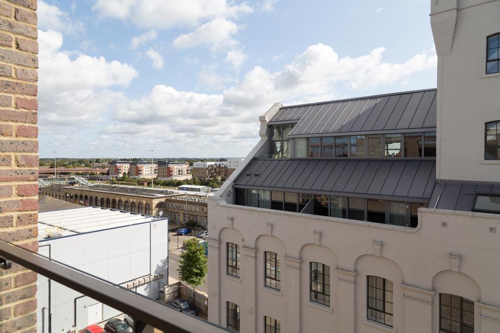 Contemporary & Homely Penthouse, 2 Mins Walk From Cambridge Station, Lift Access, Secured Gated On-Site Parking, Self Check-In, Super Fast Wifi, Terrace & Sleeps 6 Екстер'єр фото