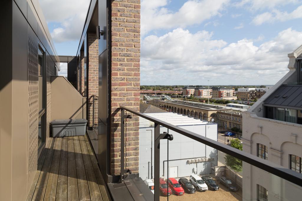 Contemporary & Homely Penthouse, 2 Mins Walk From Cambridge Station, Lift Access, Secured Gated On-Site Parking, Self Check-In, Super Fast Wifi, Terrace & Sleeps 6 Екстер'єр фото