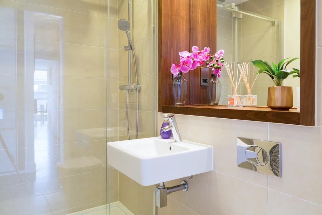 Contemporary & Homely Penthouse, 2 Mins Walk From Cambridge Station, Lift Access, Secured Gated On-Site Parking, Self Check-In, Super Fast Wifi, Terrace & Sleeps 6 Екстер'єр фото