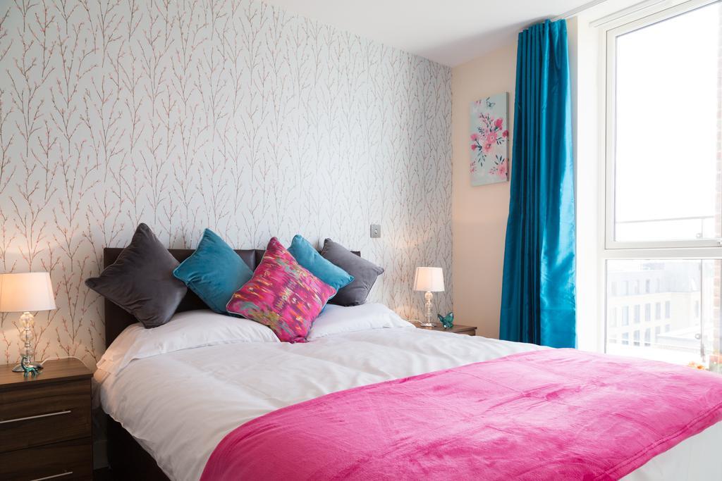 Contemporary & Homely Penthouse, 2 Mins Walk From Cambridge Station, Lift Access, Secured Gated On-Site Parking, Self Check-In, Super Fast Wifi, Terrace & Sleeps 6 Екстер'єр фото