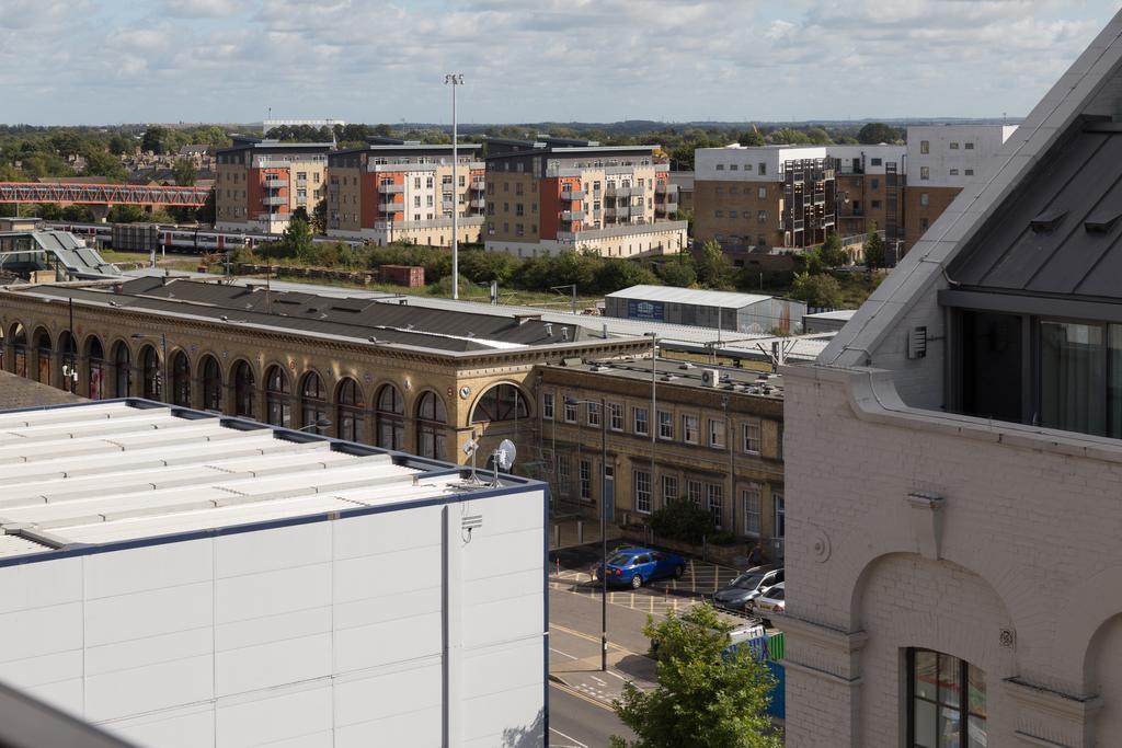 Contemporary & Homely Penthouse, 2 Mins Walk From Cambridge Station, Lift Access, Secured Gated On-Site Parking, Self Check-In, Super Fast Wifi, Terrace & Sleeps 6 Екстер'єр фото